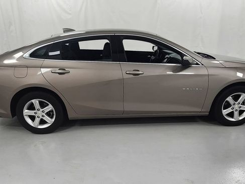 Used 2024 Chevrolet Malibu LT FWD image 2