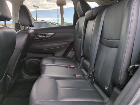 Used 2018 Nissan Rogue SL w/ Premium Package image 14