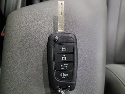Used 2025 Hyundai Elantra SE w/ Cargo Package FWD image 32