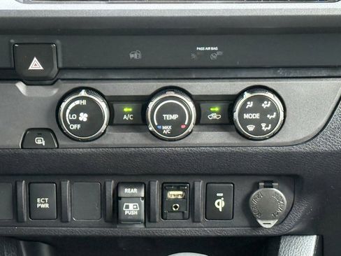 Used 2019 Toyota Tacoma TRD Off-Road image 15