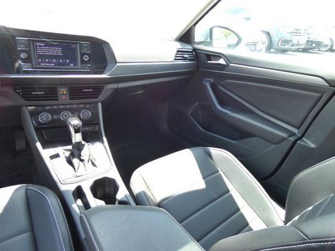 Used 2024 Volkswagen Jetta SE w/ Panoramic Sunroof Package image 14