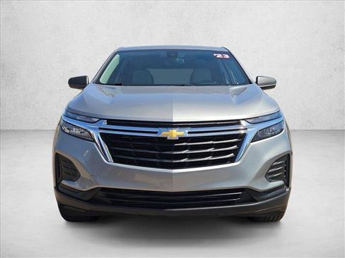 Used 2023 Chevrolet Equinox LS w/ LS Convenience Package FWD image 2