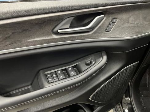 New 2025 Jeep Grand Cherokee L Limited image 29