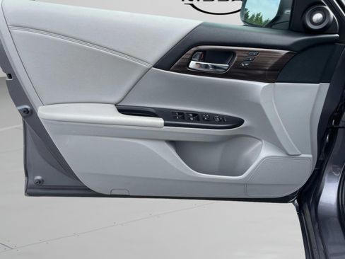 Used 2017 Honda Accord EX-L image 23