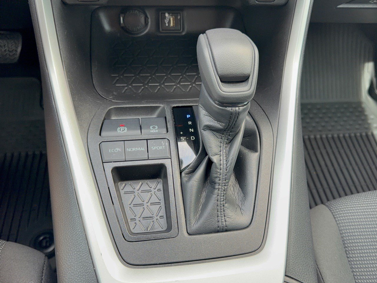 Certified 2023 Toyota RAV4 LE FWD image 21