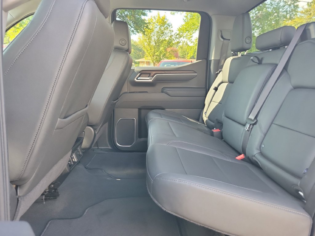 Used 2026 GMC Sierra 1500 SLT AWD/4WD image 17