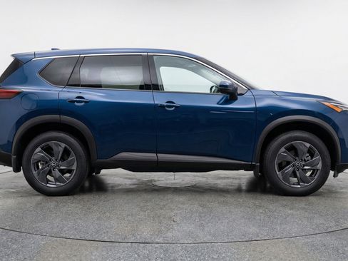 Used 2025 Nissan Rogue SV image 11