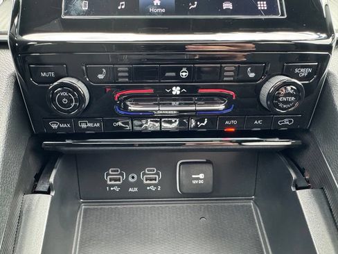 Certified 2024 Jeep Grand Cherokee Laredo X w/ Luxury Tech Group I AWD/4WD image 19