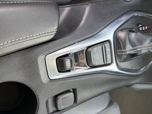 Used 2020 Chevrolet Camaro LT image 23