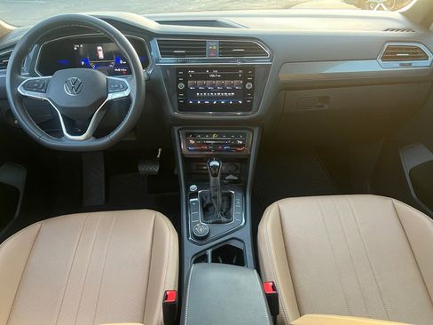 Used 2023 Volkswagen Tiguan SE w/ Panoramic Sunroof Package AWD/4WD image 23