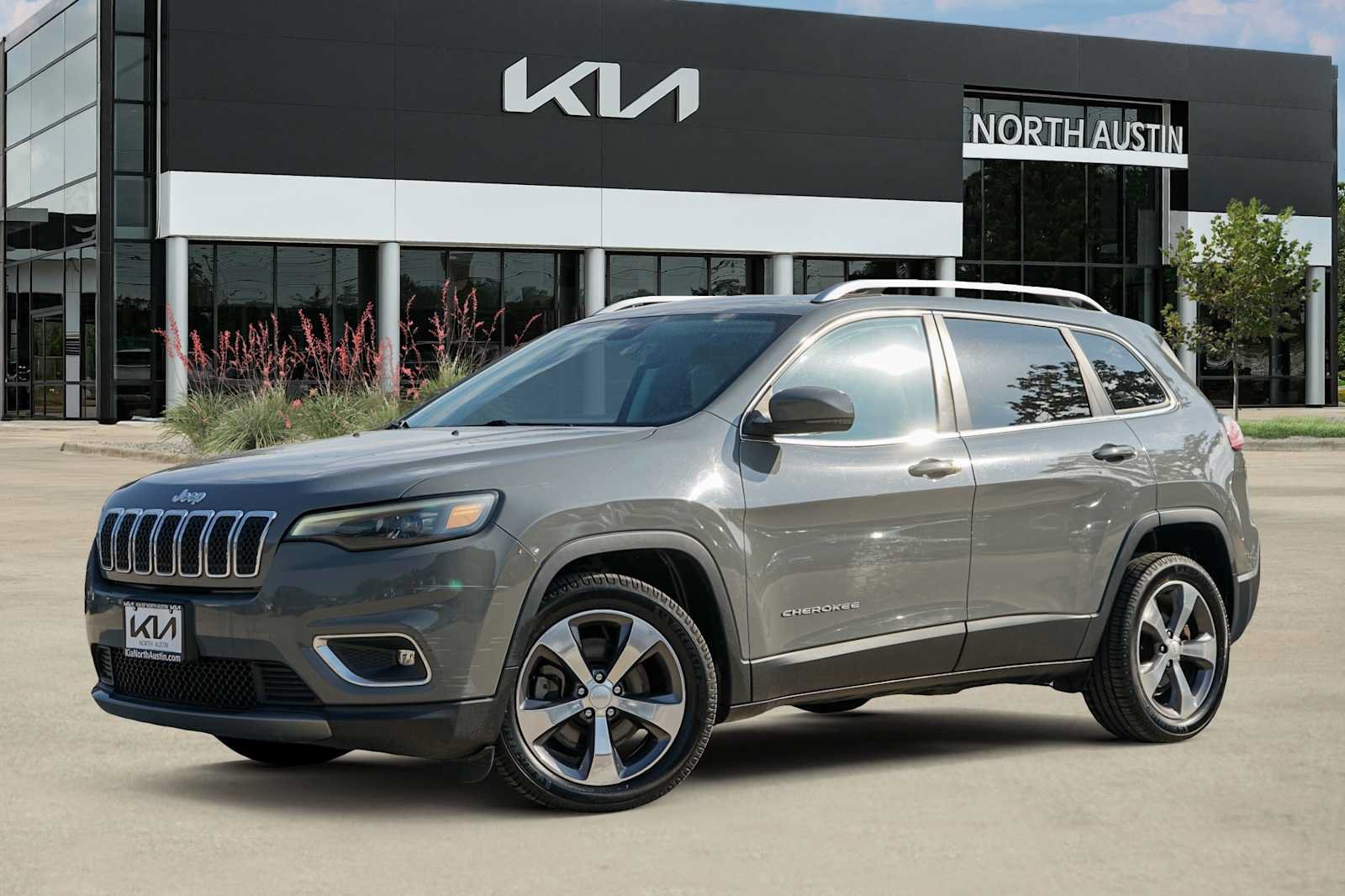Used 2020 Jeep Cherokee Limited FWD image 1