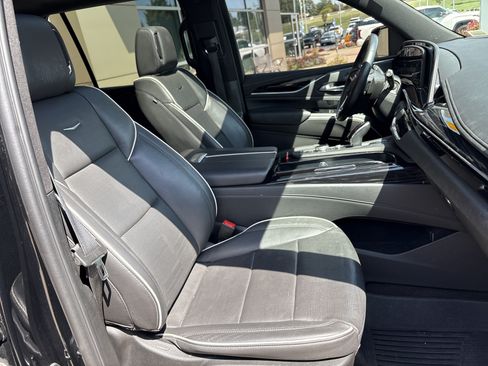 Used 2024 Cadillac Escalade ESV Sport w/ Touring Package AWD/4WD image 34
