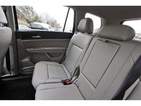 Used 2023 Volkswagen Atlas SE w/ Panoramic Sunroof Package image 10