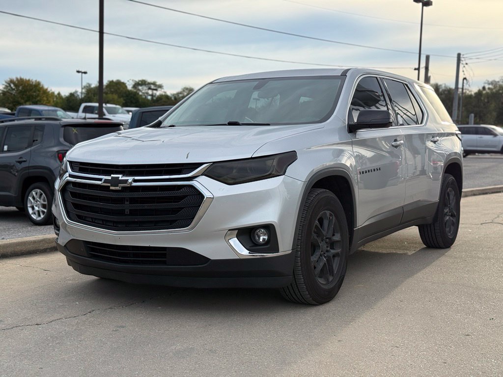 Used 2018 Chevrolet Traverse LS FWD image 2