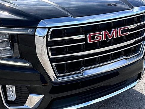 Used 2022 GMC Yukon XL SLT w/ SLT Premium Package image 34