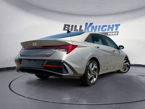 Used 2024 Hyundai Elantra Limited FWD image 5