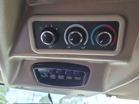 Used 2018 GMC Savana 2500 Extended w/ Enhanced Convenience Package image 17