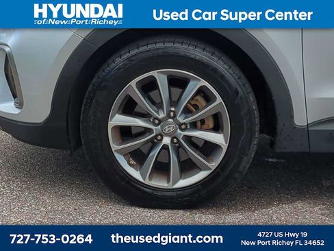 Used 2017 Hyundai Santa Fe SE FWD image 10