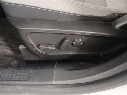 Used 2022 Ford Escape SE w/ SE Sport Appearance Package image 17