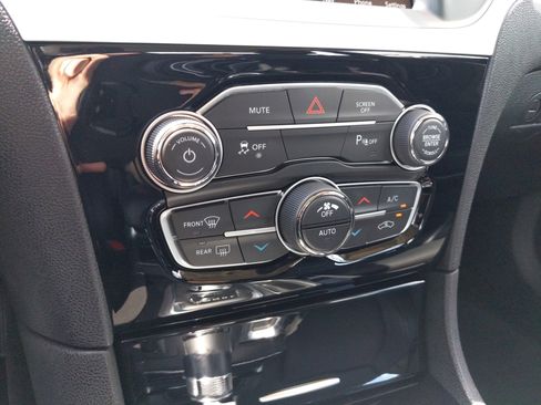 New 2023 Chrysler 300 Touring L w/ Popular Equipment Group image 29