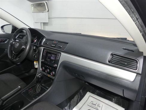 Used 2018 Volkswagen Passat 2.0T S w/ Driver Assistance Package FWD image 23