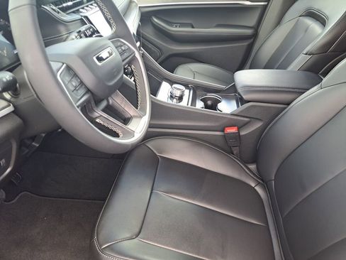 New 2025 Jeep Grand Cherokee L Limited w/ Black Appearance Package image 19