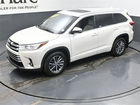 Used 2018 Toyota Highlander XLE image 43