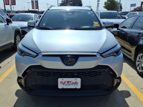 Used 2023 Toyota Corolla Cross AWD Hybrid w/ Convenience Package image 2