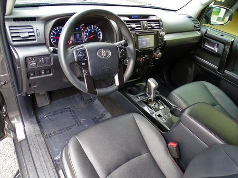Used 2019 Toyota 4Runner TRD Off-Road Premium AWD/4WD image 17