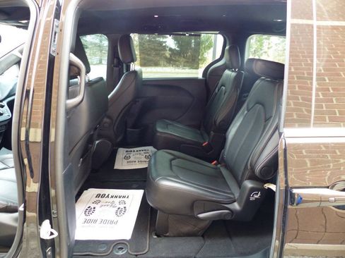 Used 2025 Chrysler Pacifica Select FWD image 23