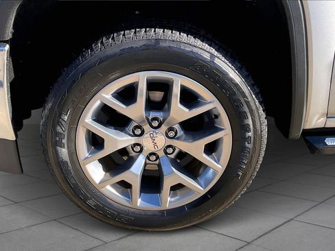 Used 2018 GMC Sierra 1500 SLT w/ SLT Premium Package image 11