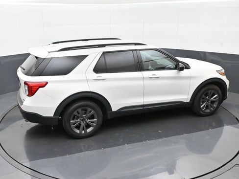 Used 2023 Ford Explorer XLT w/ Equipment Group 202A AWD/4WD image 33