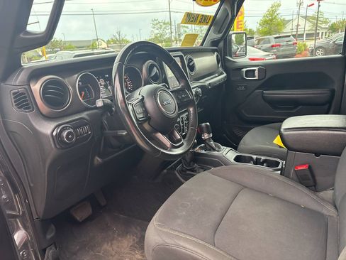 Used 2018 Jeep Wrangler Unlimited Sport S AWD/4WD image 17