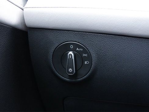 New 2026 Volkswagen Taos SE image 16