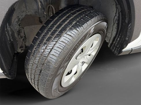 Used 2019 Toyota RAV4 LE image 10