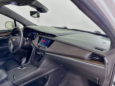 Used 2017 Cadillac XT5 Platinum AWD/4WD image 31