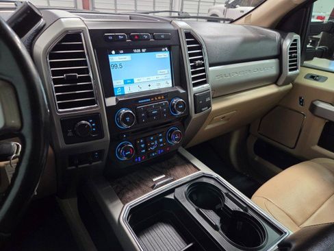 Used 2017 Ford F250 Lariat w/ Lariat Value Package AWD/4WD image 51