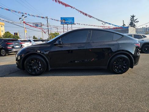 Used 2023 Tesla Model Y Long Range AWD/4WD image 4