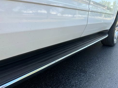 Used 2018 Chevrolet Suburban Premier image 11
