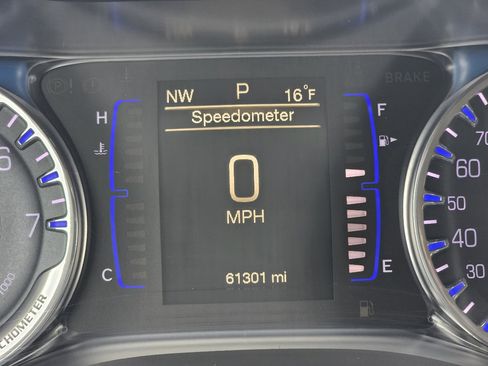 Used 2016 Chrysler 200 Limited w/ Convenience Group image 9