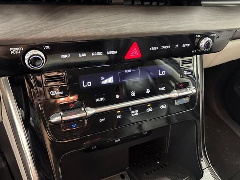 Used 2023 Kia Carnival EX FWD image 41