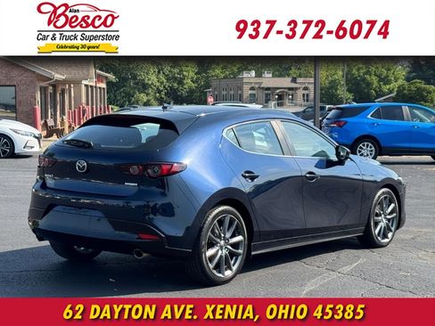 Used 2019 MAZDA MAZDA3 Hatchback w/ Preferred Package FWD image 4