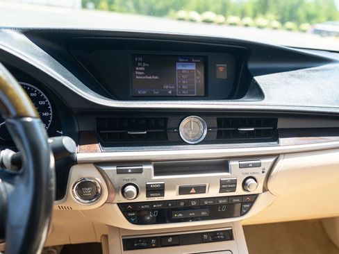 Used 2014 Lexus ES 350 w/ Premium Package FWD image 28