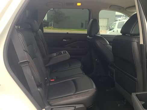 Used 2024 Nissan Pathfinder SL AWD/4WD image 31
