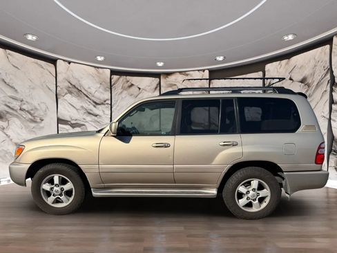 Used 2004 Toyota Land Cruiser w/ Convenience Pkg AWD/4WD image 5