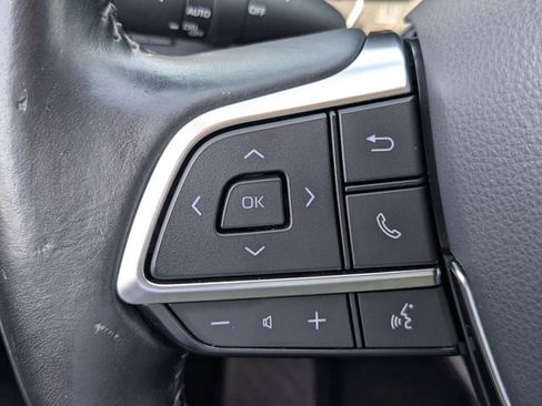 Used 2020 Toyota Highlander XLE image 24