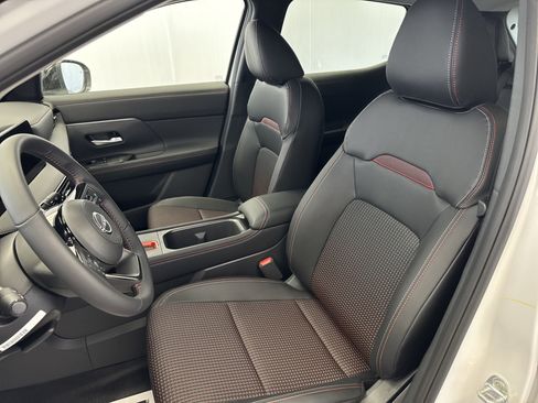 New 2025 Nissan Kicks SR image 10