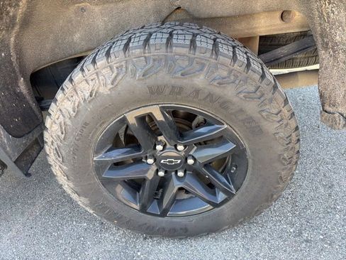 Used 2021 Chevrolet Silverado 1500 Custom Trail Boss w/ LPO, Dark Essentials Package AWD/4WD image 12