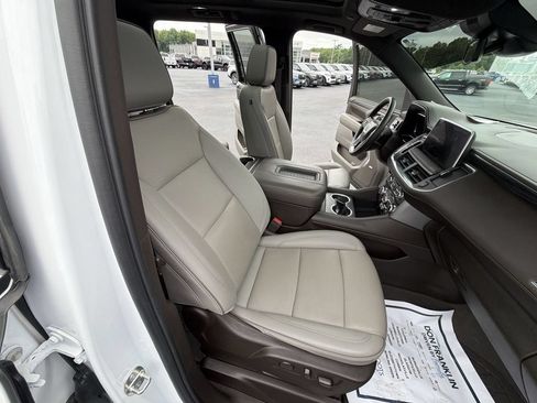 Used 2023 GMC Yukon XL SLT w/ SLT Premium Package AWD/4WD image 32