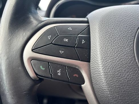 Used 2019 Jeep Grand Cherokee Laredo AWD/4WD image 21